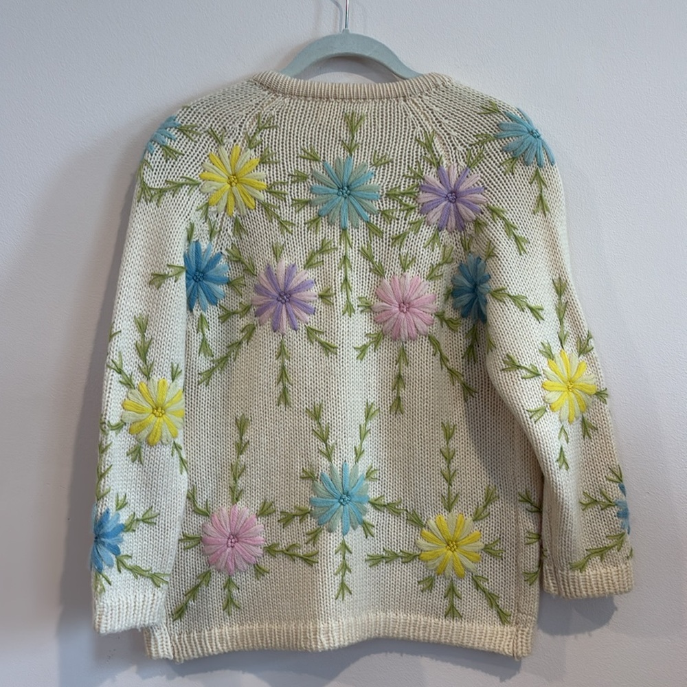 Vintage 100% Wool- Hand Made - Floral Embroidered sweater cardigan - Picture 7 of 10